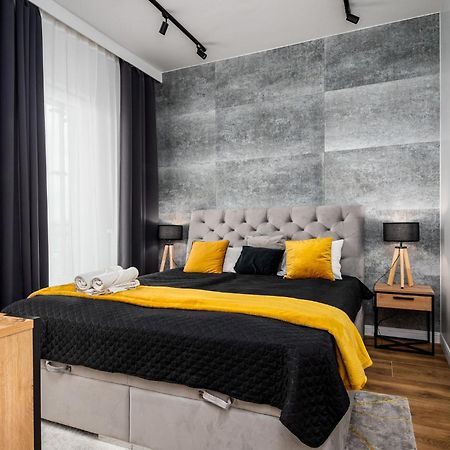 Wola Tower Deluxe Separate Bedroom With Free Garage - By Perfect Apart Варшава Екстериор снимка