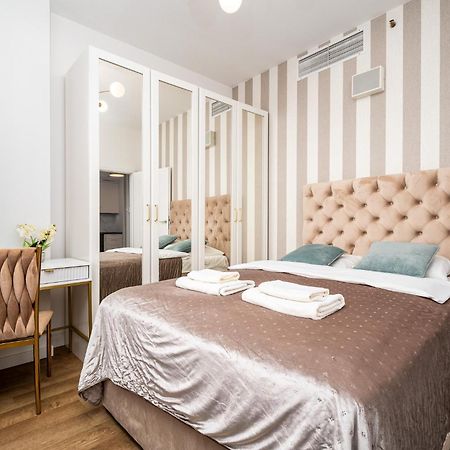 Wola Tower Deluxe Separate Bedroom With Free Garage - By Perfect Apart Варшава Екстериор снимка