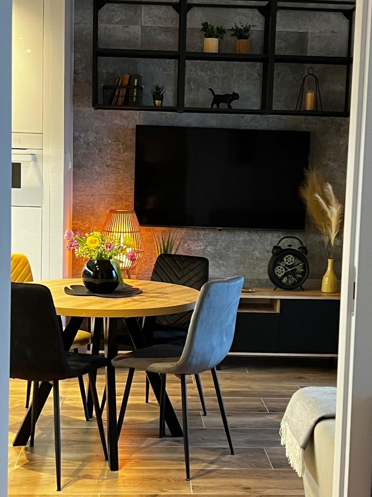 Wola Tower Deluxe Separate Bedroom With Free Garage - By Perfect Apart Варшава Екстериор снимка