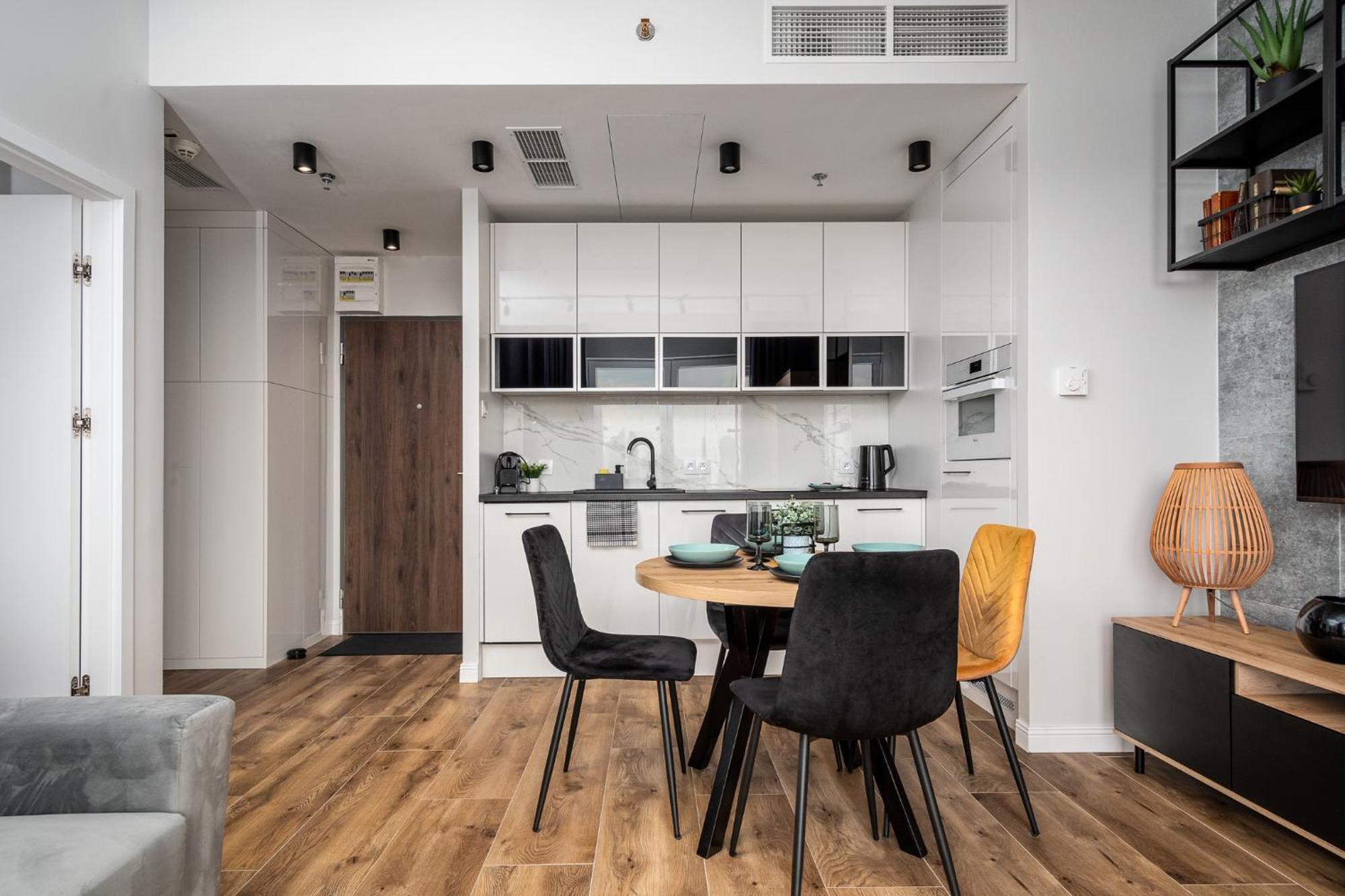 Wola Tower Deluxe Separate Bedroom With Free Garage - By Perfect Apart Варшава Екстериор снимка