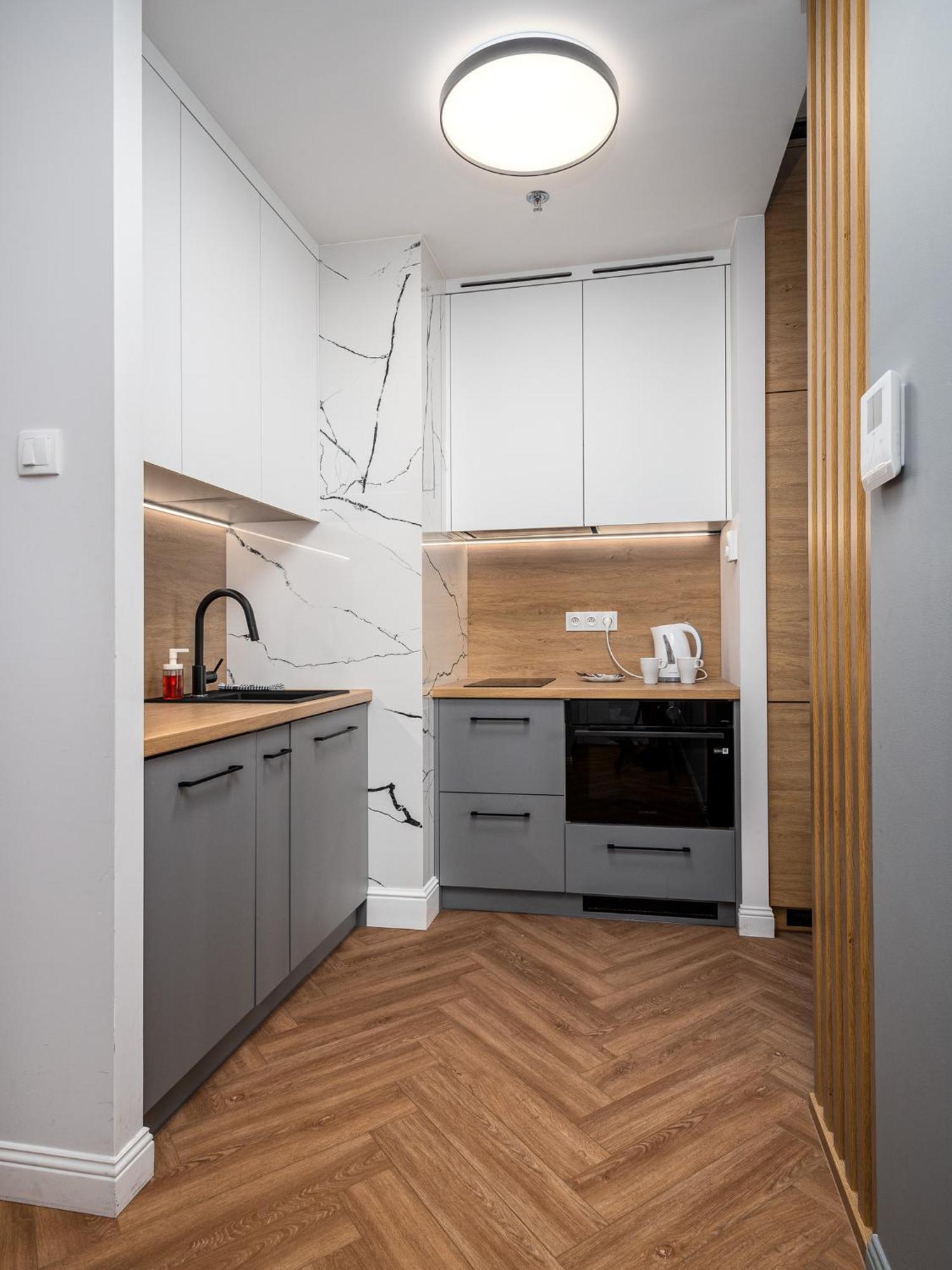 Wola Tower Deluxe Separate Bedroom With Free Garage - By Perfect Apart Варшава Екстериор снимка