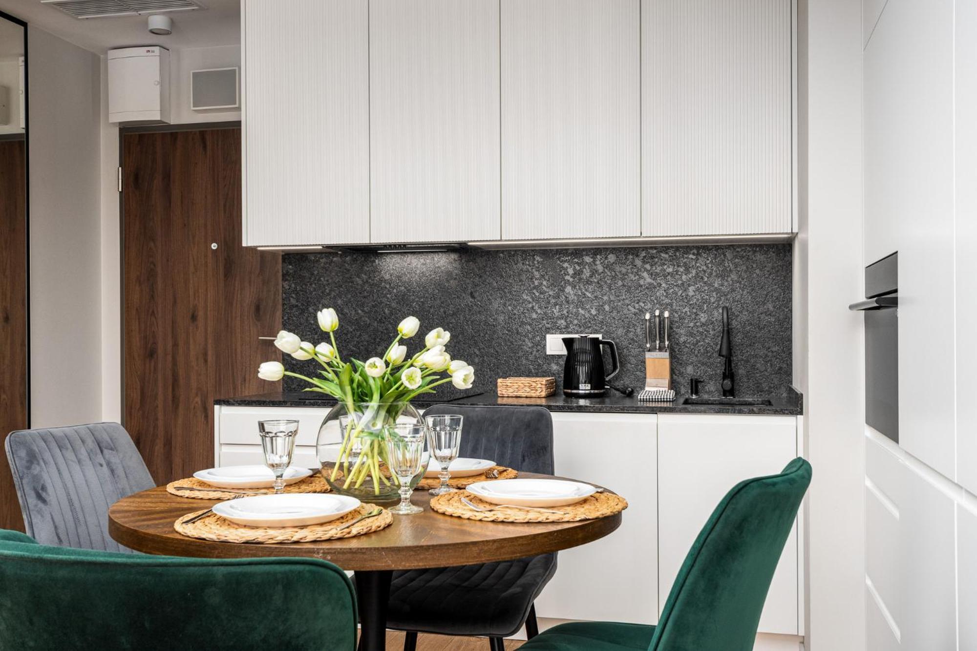 Wola Tower Deluxe Separate Bedroom With Free Garage - By Perfect Apart Варшава Екстериор снимка