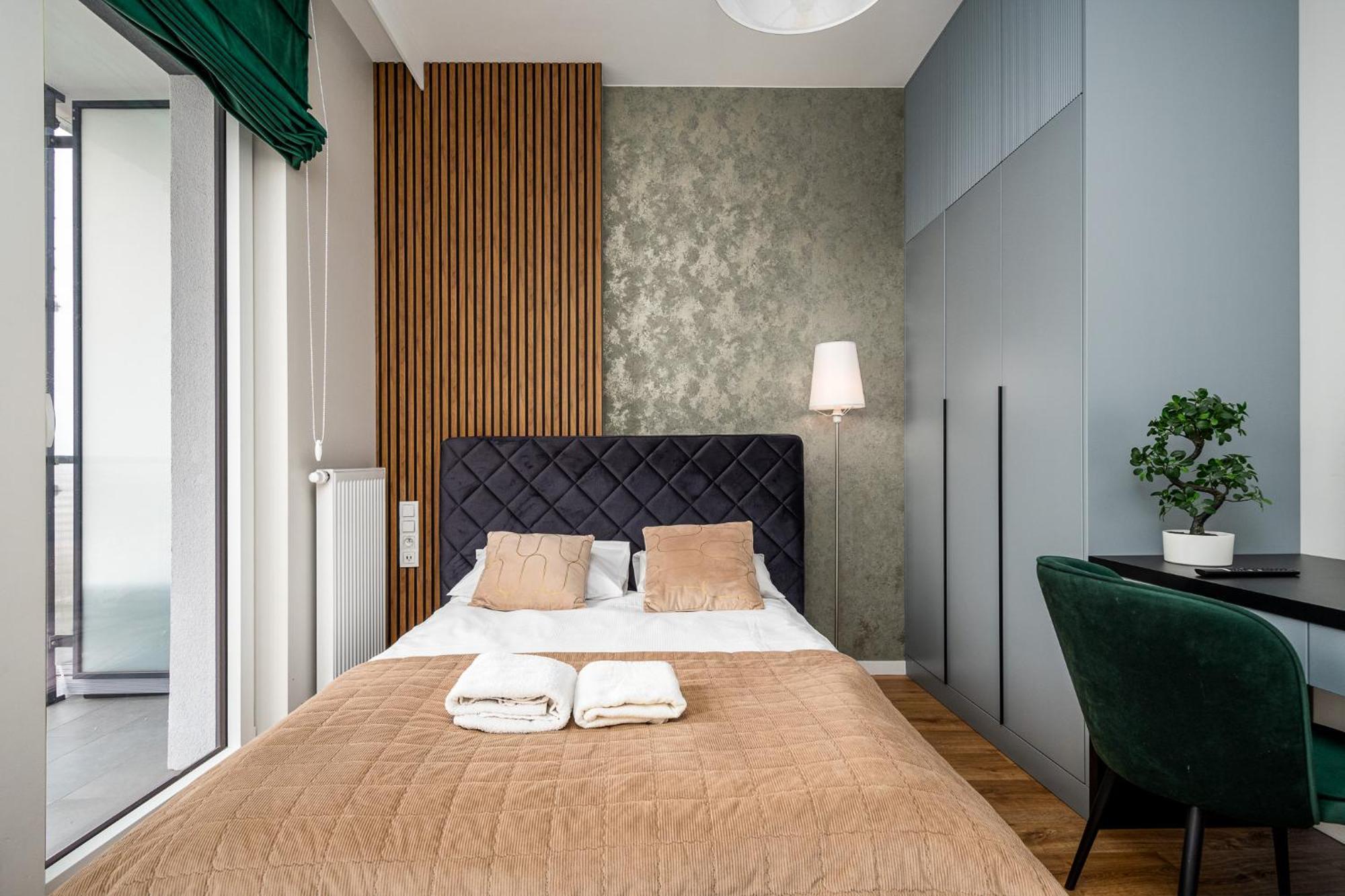 Wola Tower Deluxe Separate Bedroom With Free Garage - By Perfect Apart Варшава Екстериор снимка