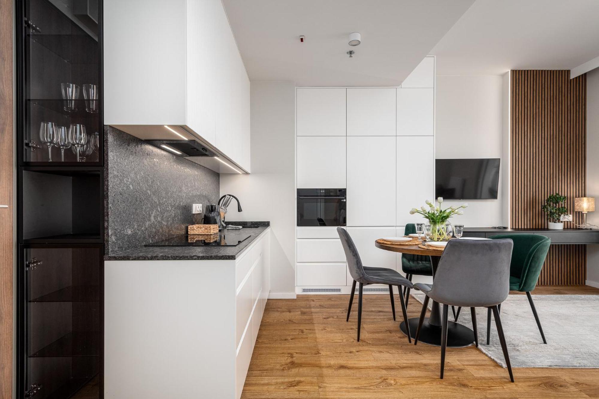 Wola Tower Deluxe Separate Bedroom With Free Garage - By Perfect Apart Варшава Екстериор снимка