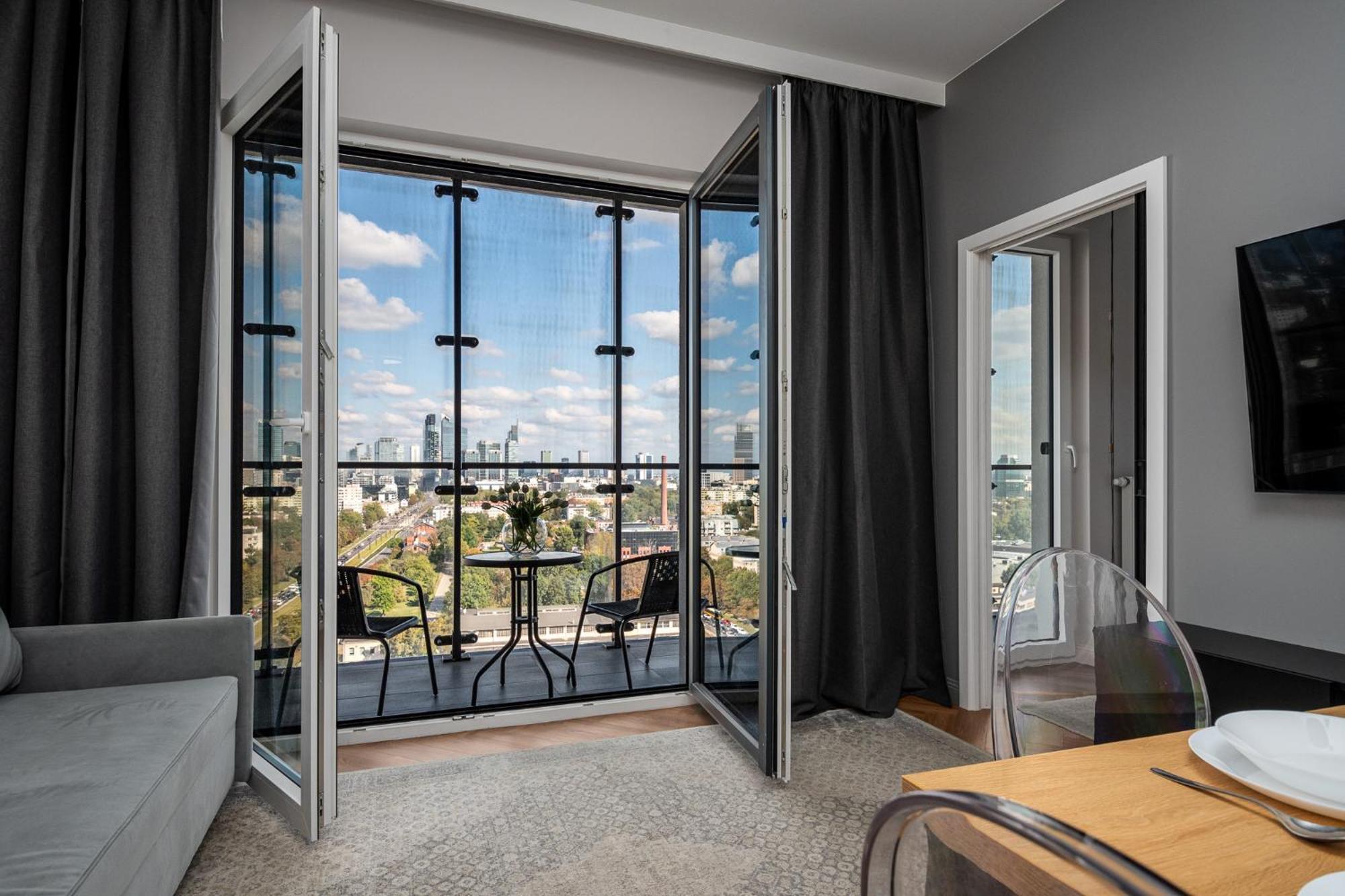 Wola Tower Deluxe Separate Bedroom With Free Garage - By Perfect Apart Варшава Екстериор снимка