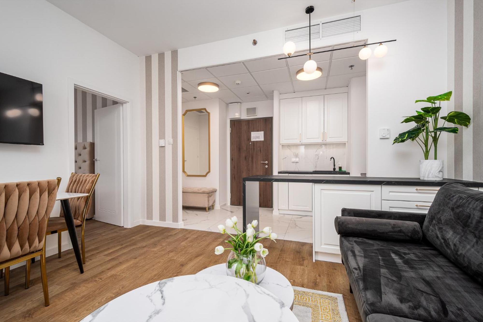 Wola Tower Deluxe Separate Bedroom With Free Garage - By Perfect Apart Варшава Екстериор снимка